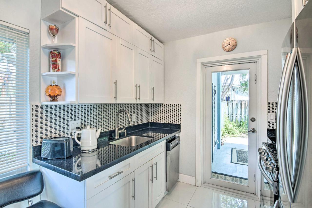 Shady And Eclectic Fort Lauderdale Dwelling With Yard! Exterior photo